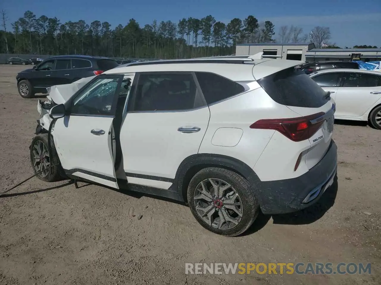 2 Photograph of a damaged car KNDETCA20M7140125 KIA SELTOS 2021