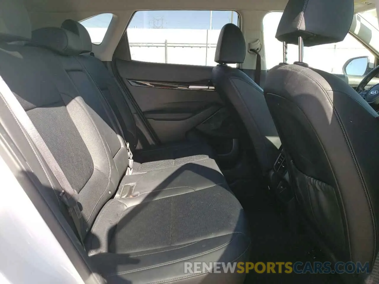 11 Photograph of a damaged car KNDETCA20M7204874 KIA SELTOS 2021