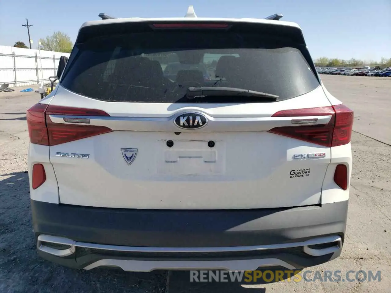 6 Photograph of a damaged car KNDETCA20M7204874 KIA SELTOS 2021