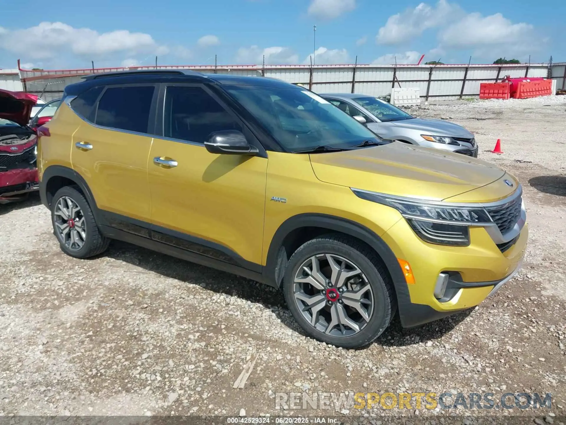 1 Photograph of a damaged car KNDETCA21M7060350 KIA SELTOS 2021