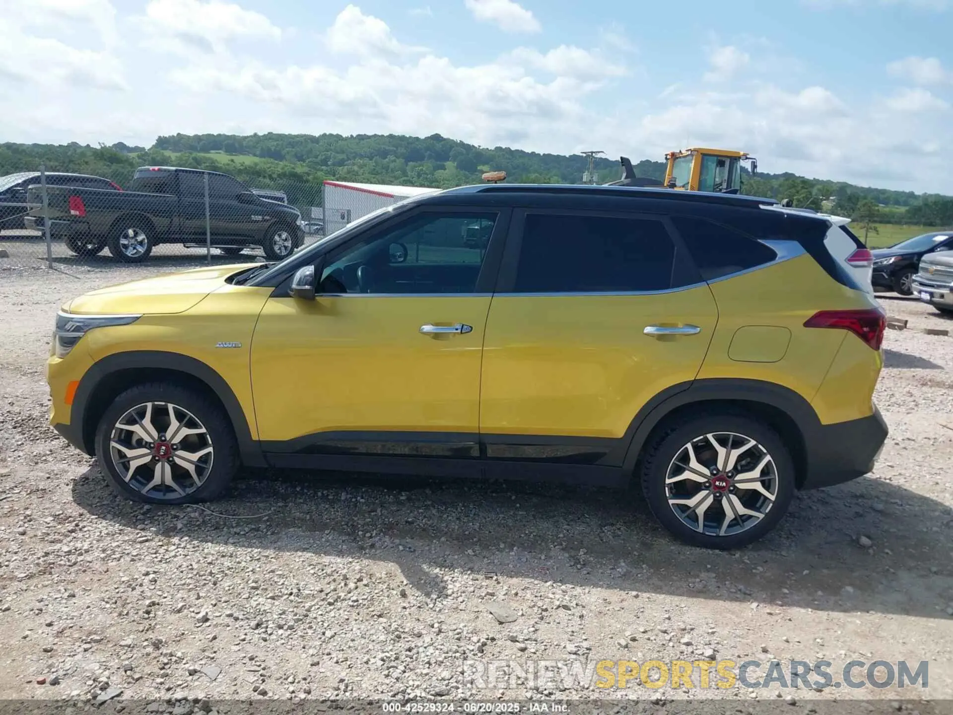 14 Photograph of a damaged car KNDETCA21M7060350 KIA SELTOS 2021