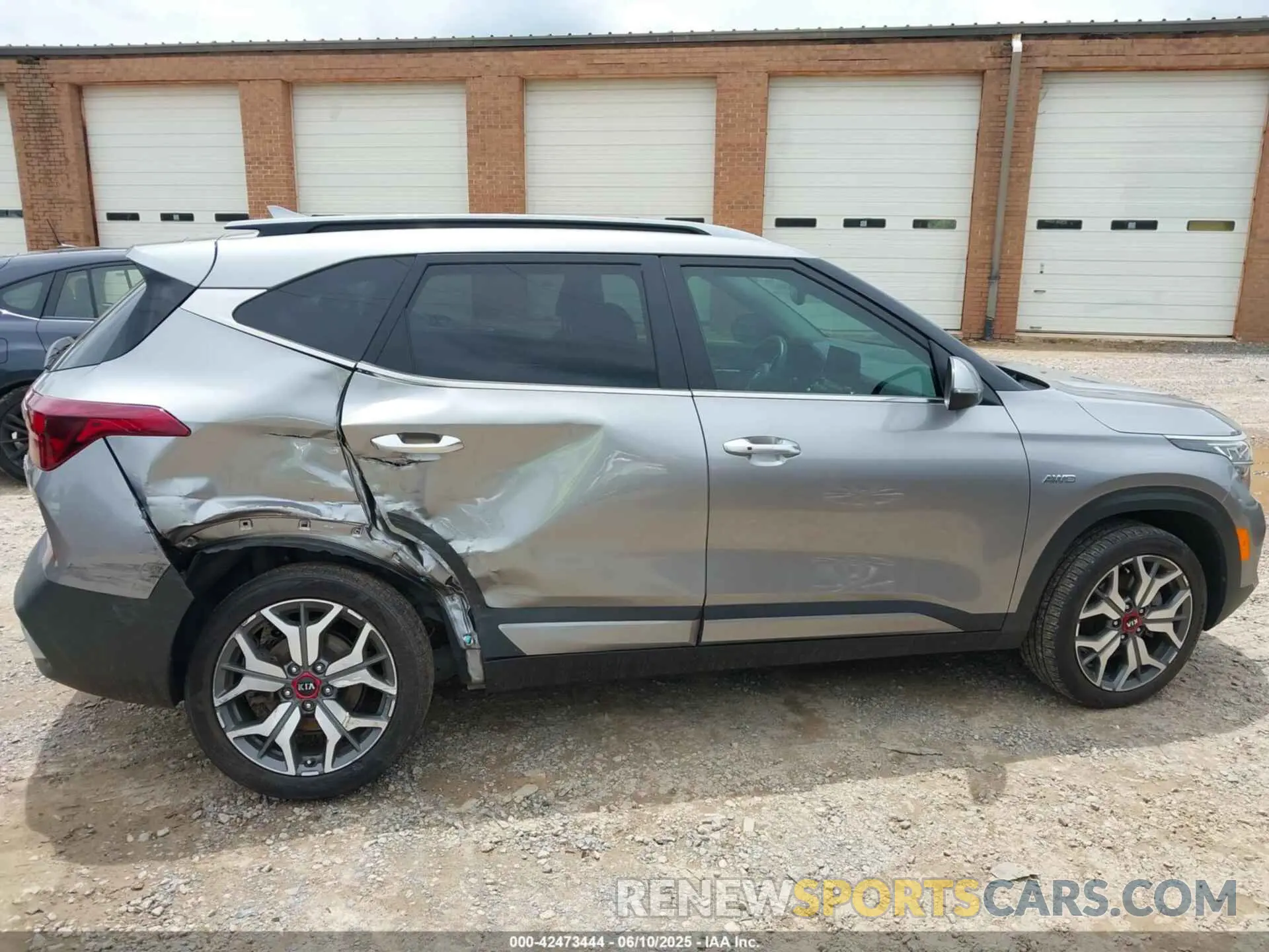 13 Photograph of a damaged car KNDETCA21M7143521 KIA SELTOS 2021