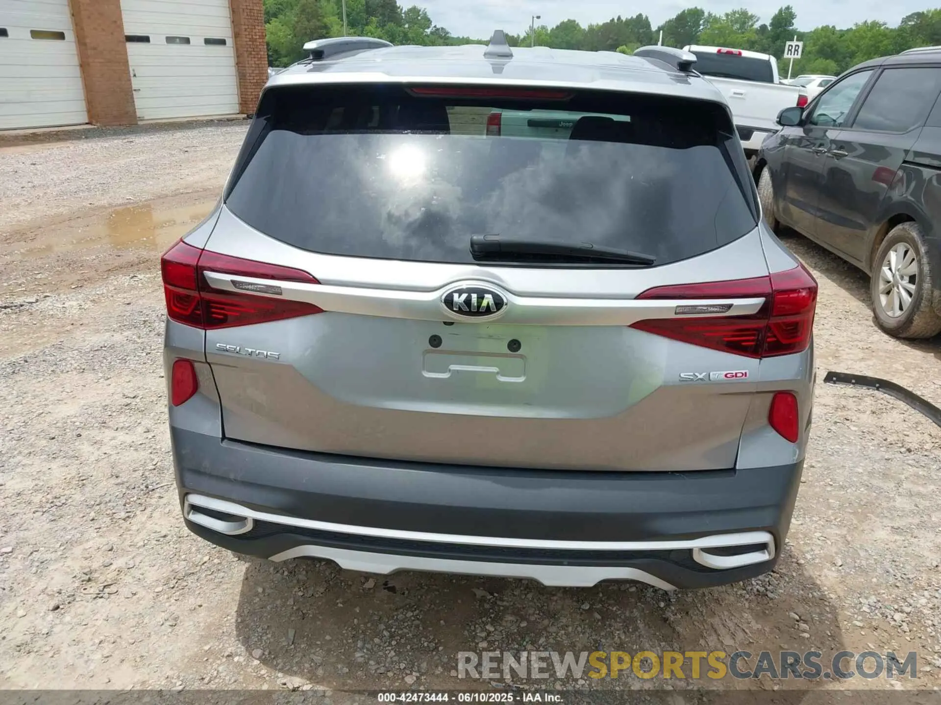 16 Photograph of a damaged car KNDETCA21M7143521 KIA SELTOS 2021