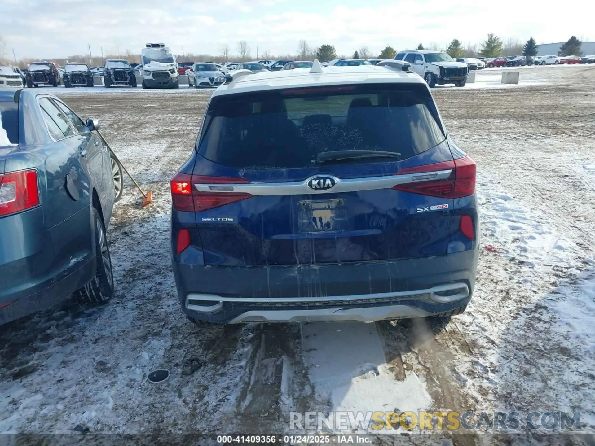 17 Photograph of a damaged car KNDETCA21M7185753 KIA SELTOS 2021