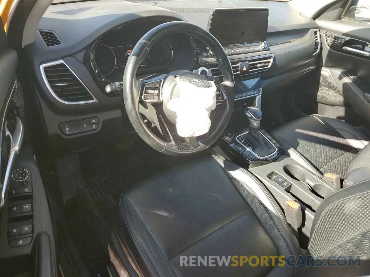 8 Photograph of a damaged car KNDETCA22M7054427 KIA SELTOS 2021