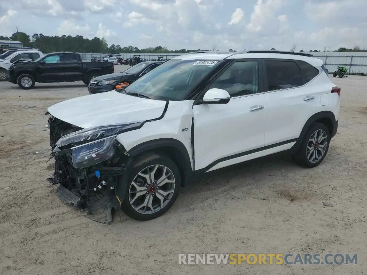 1 Photograph of a damaged car KNDETCA22M7082096 KIA SELTOS 2021