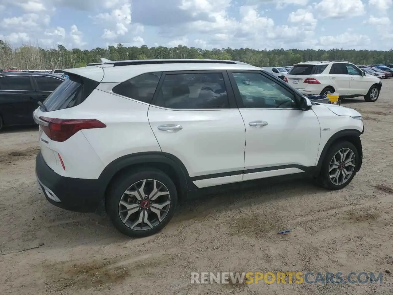 3 Photograph of a damaged car KNDETCA22M7082096 KIA SELTOS 2021