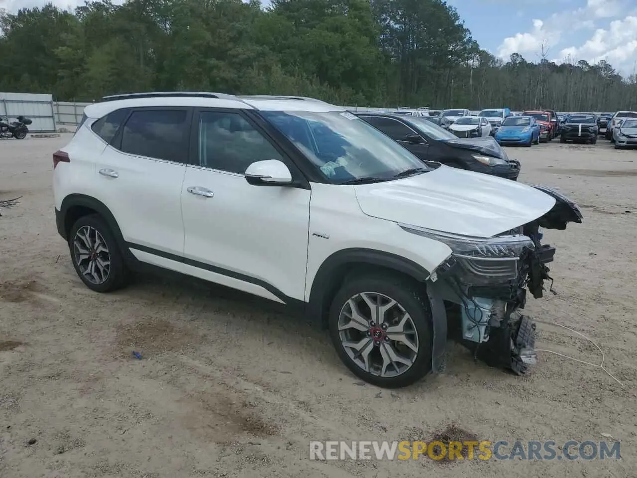 4 Photograph of a damaged car KNDETCA22M7082096 KIA SELTOS 2021