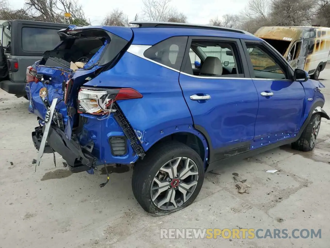 3 Photograph of a damaged car KNDETCA22M7090246 KIA SELTOS 2021