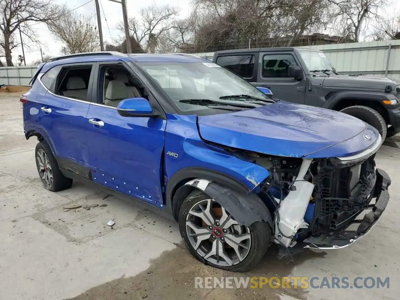 4 Photograph of a damaged car KNDETCA22M7090246 KIA SELTOS 2021
