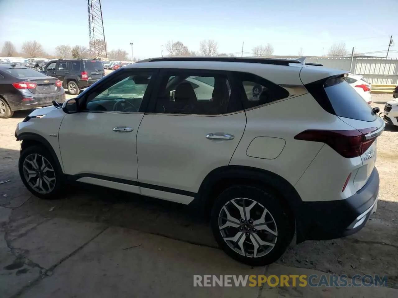 2 Photograph of a damaged car KNDETCA23M7082933 KIA SELTOS 2021