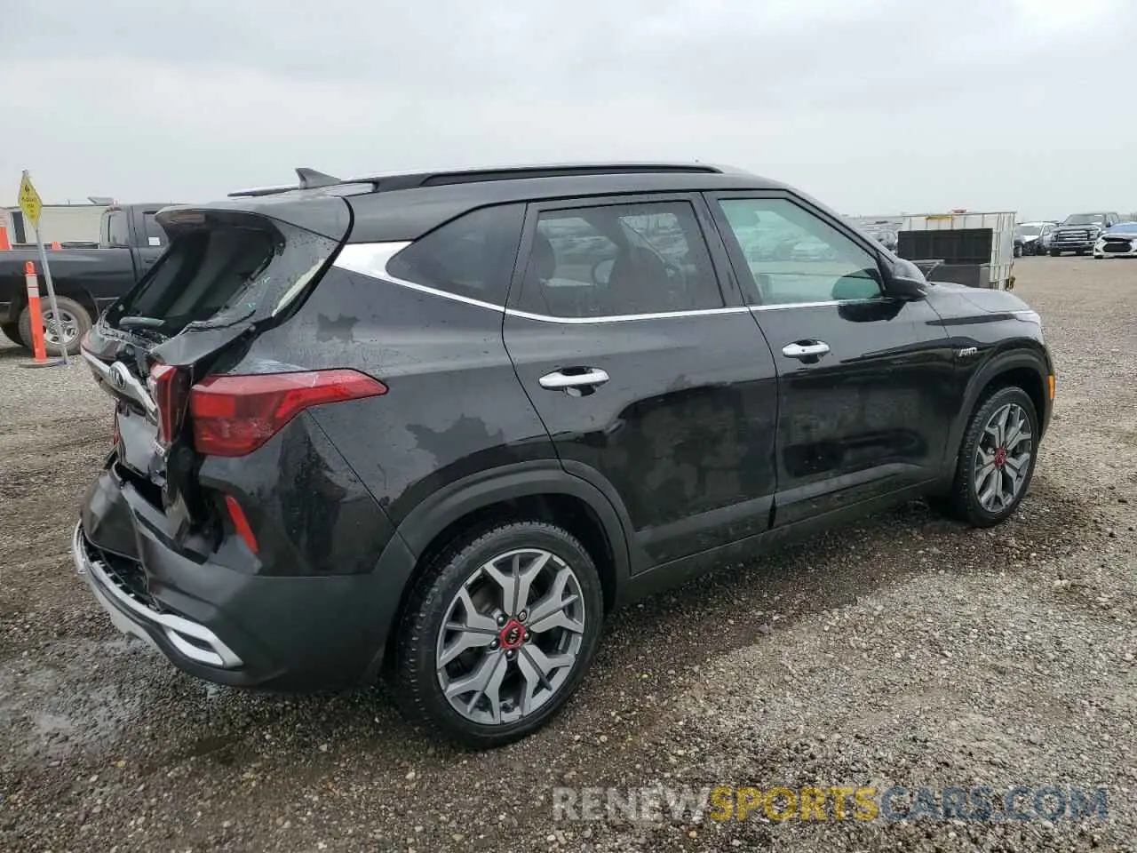 3 Photograph of a damaged car KNDETCA23M7145724 KIA SELTOS 2021