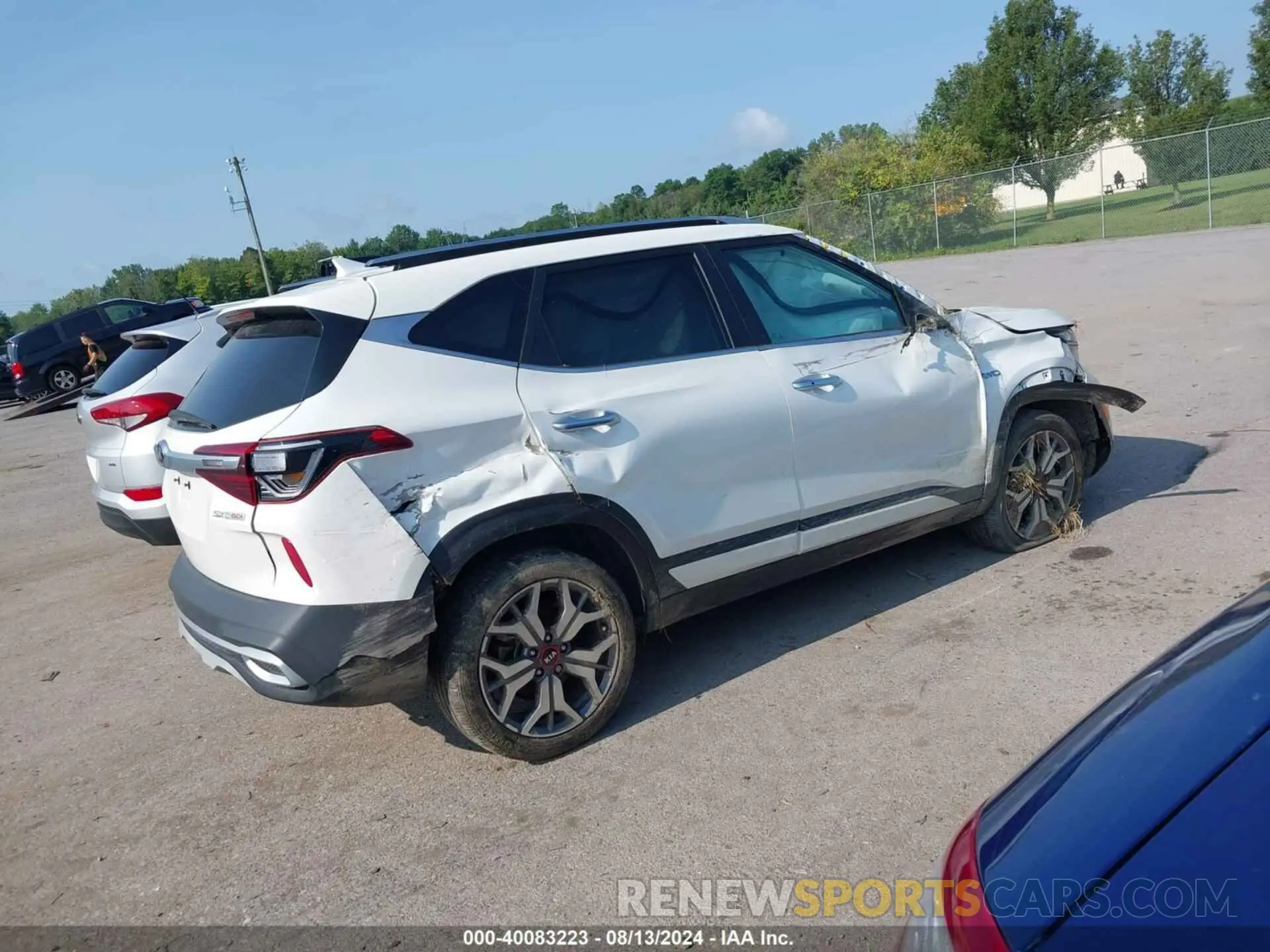 4 Photograph of a damaged car KNDETCA23M7175659 KIA SELTOS 2021