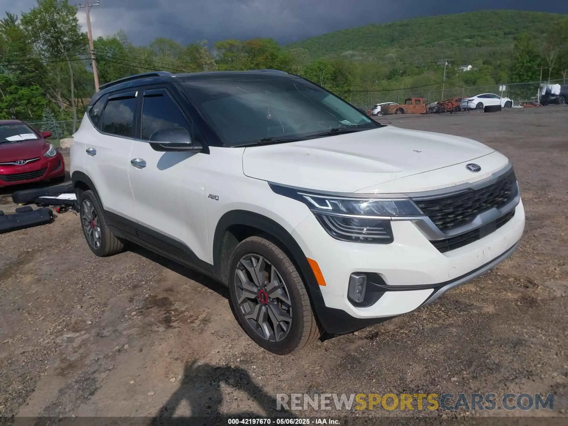 1 Photograph of a damaged car KNDETCA23M7218221 KIA SELTOS 2021