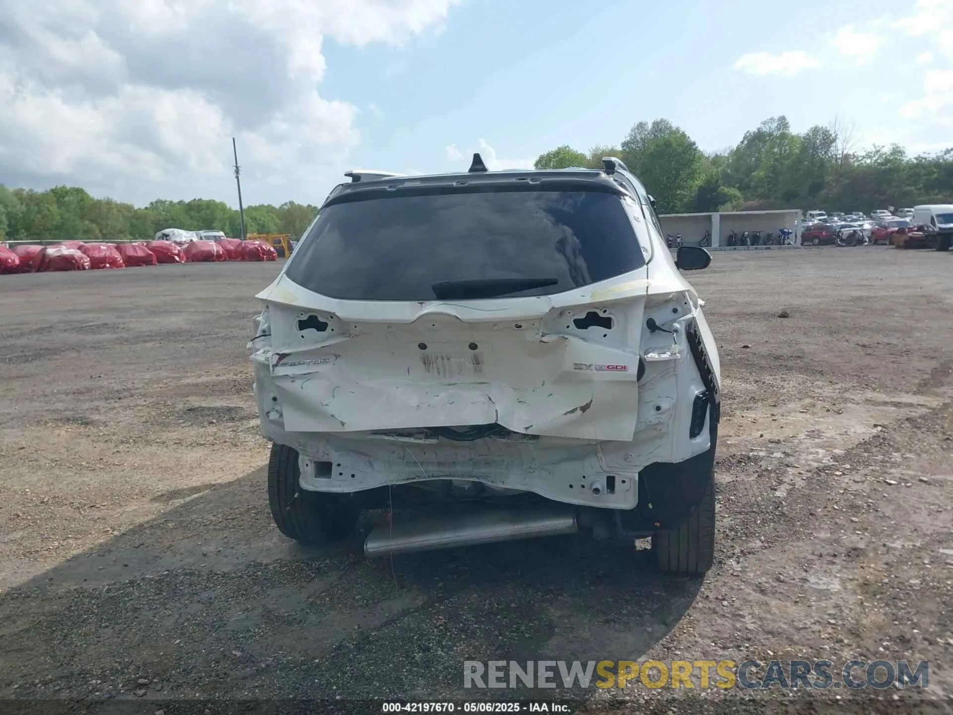 17 Photograph of a damaged car KNDETCA23M7218221 KIA SELTOS 2021