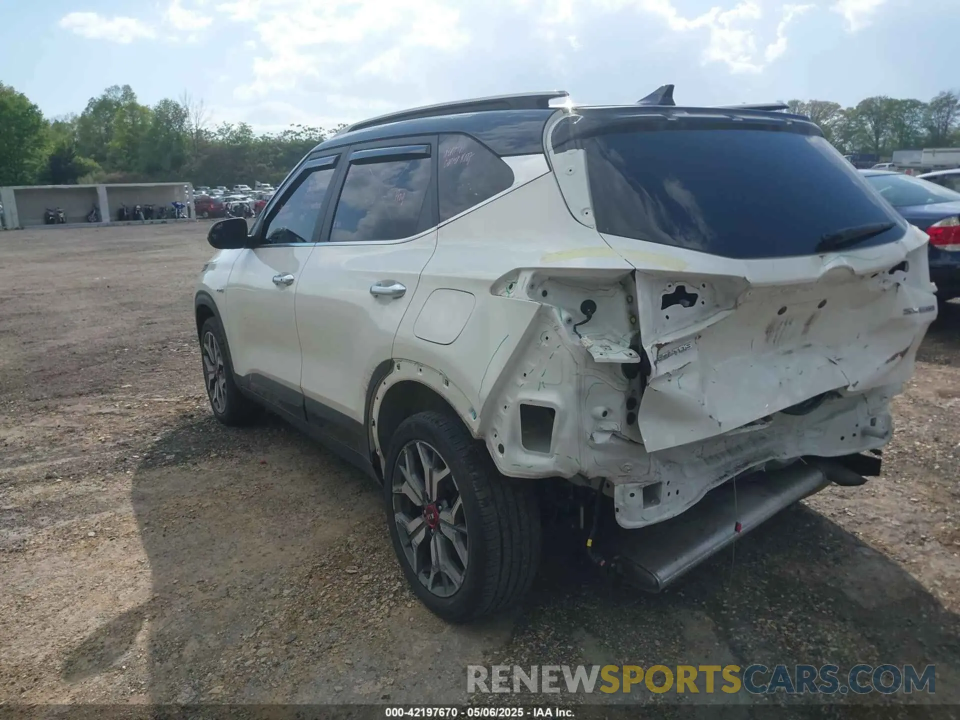3 Photograph of a damaged car KNDETCA23M7218221 KIA SELTOS 2021
