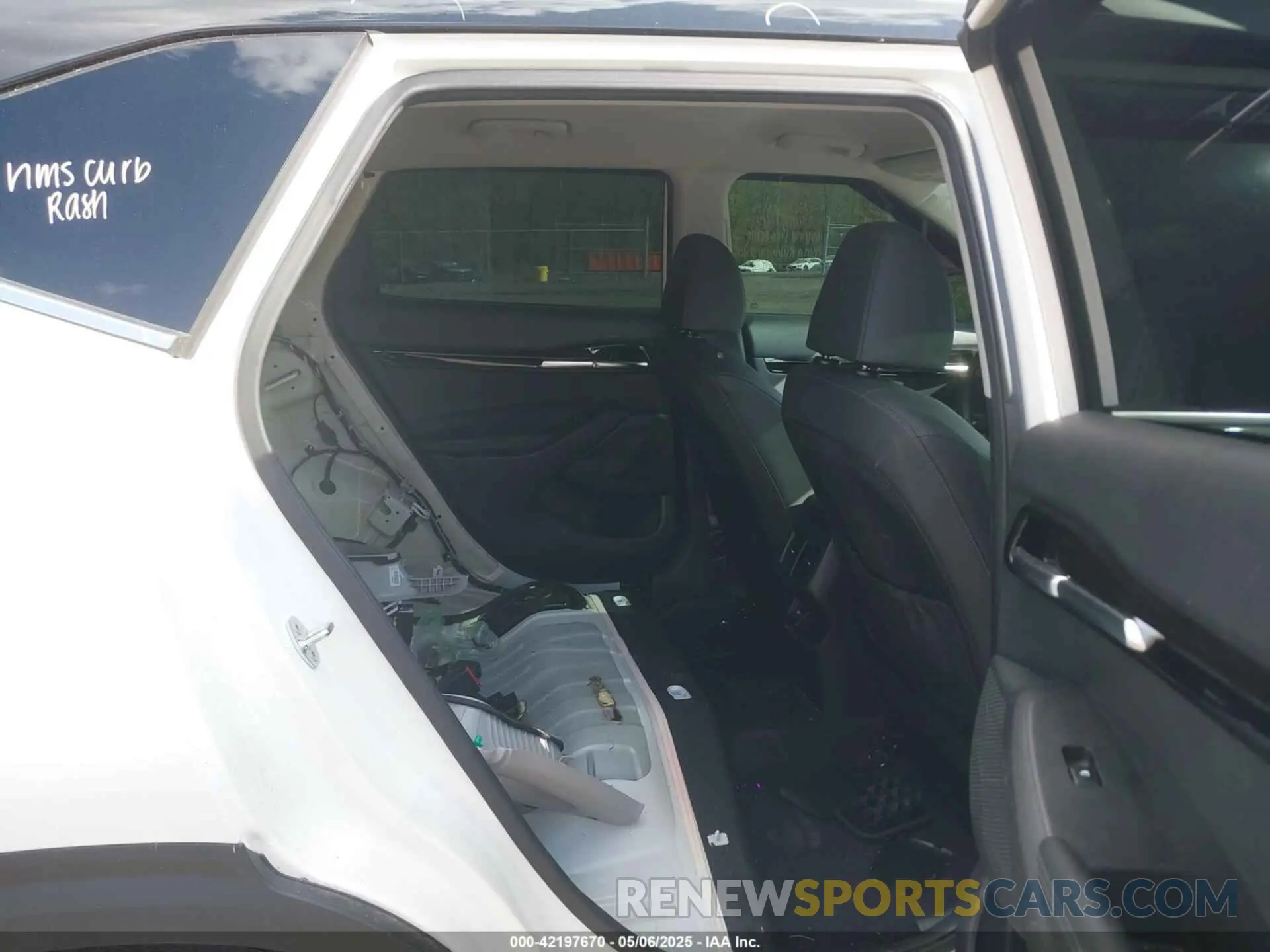 8 Photograph of a damaged car KNDETCA23M7218221 KIA SELTOS 2021