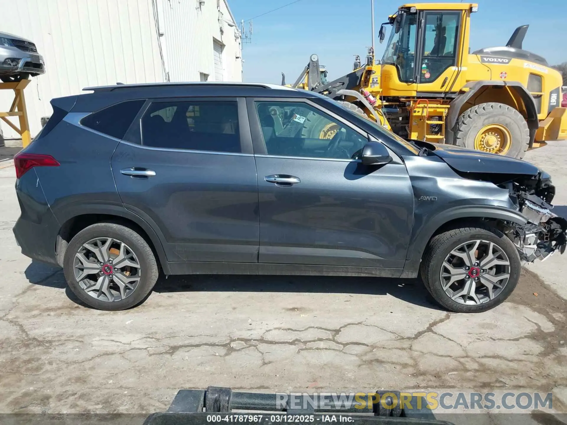 14 Photograph of a damaged car KNDETCA24M7116667 KIA SELTOS 2021