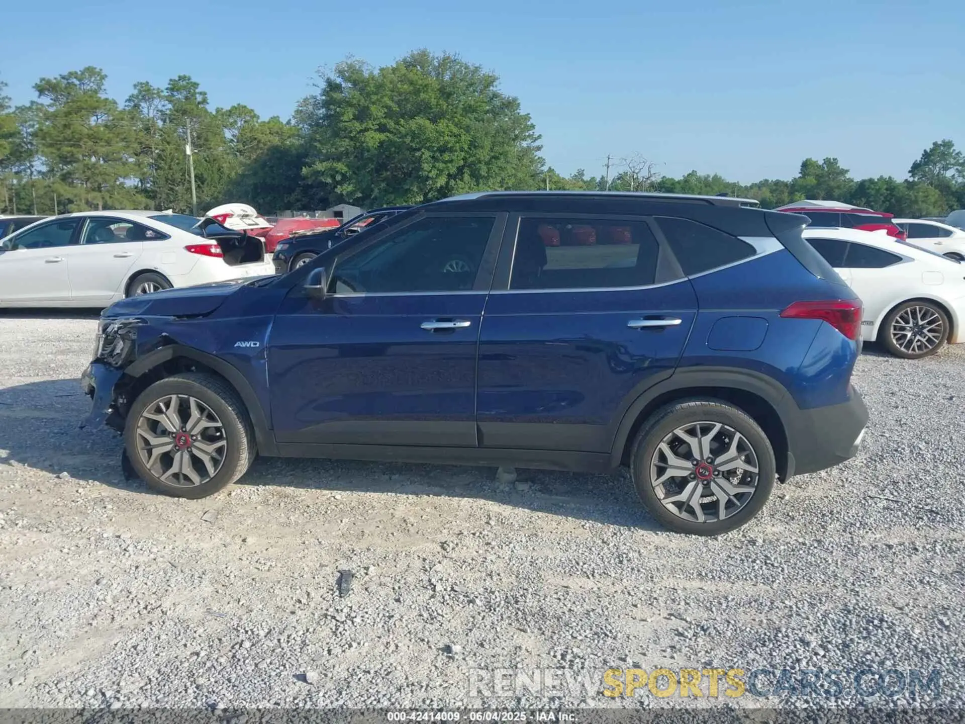 14 Photograph of a damaged car KNDETCA24M7209981 KIA SELTOS 2021