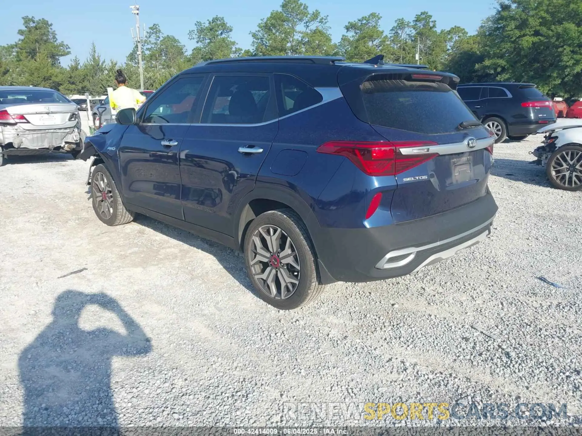 3 Photograph of a damaged car KNDETCA24M7209981 KIA SELTOS 2021