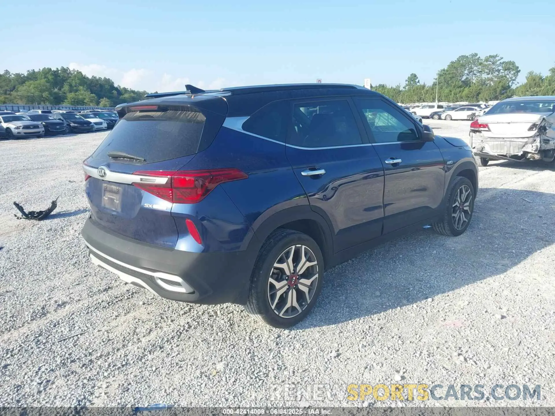 4 Photograph of a damaged car KNDETCA24M7209981 KIA SELTOS 2021