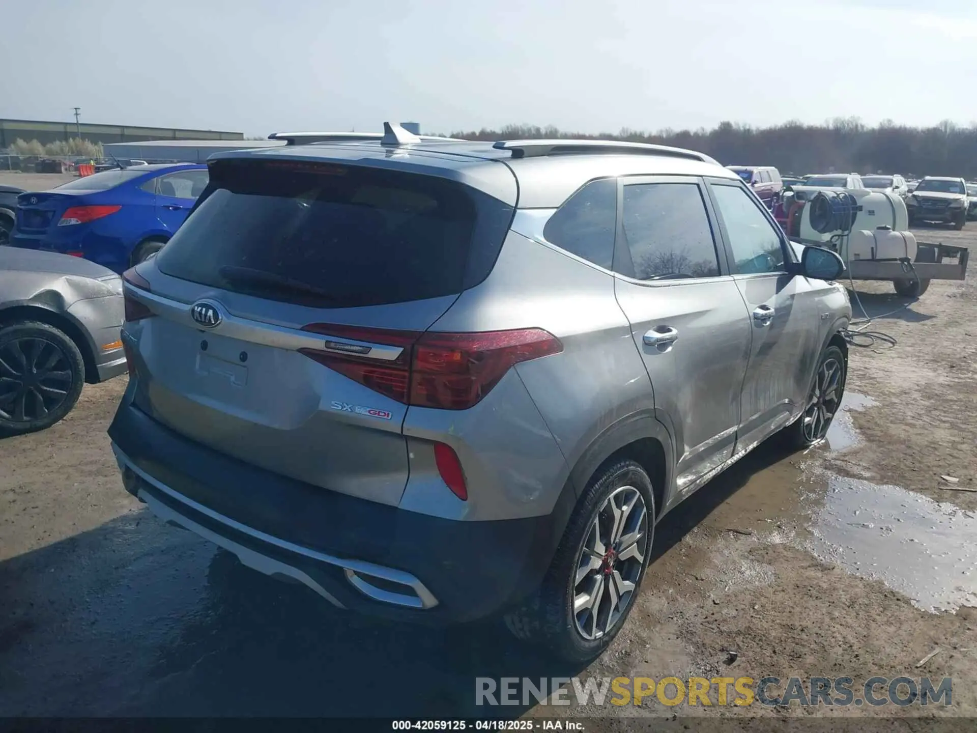 4 Photograph of a damaged car KNDETCA25M7073876 KIA SELTOS 2021