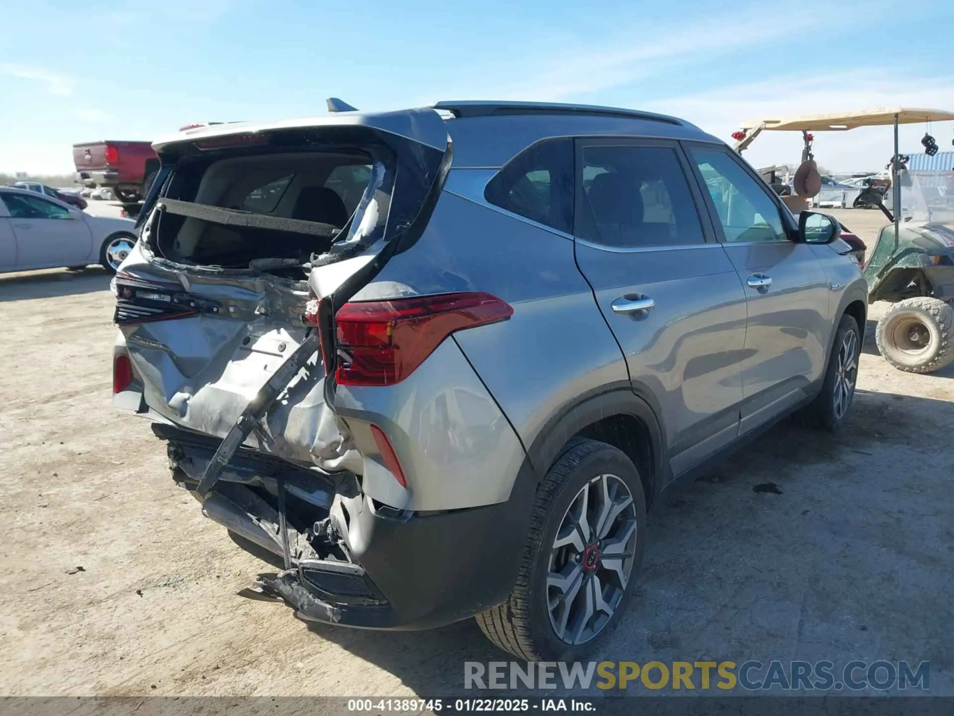 4 Photograph of a damaged car KNDETCA25M7197677 KIA SELTOS 2021
