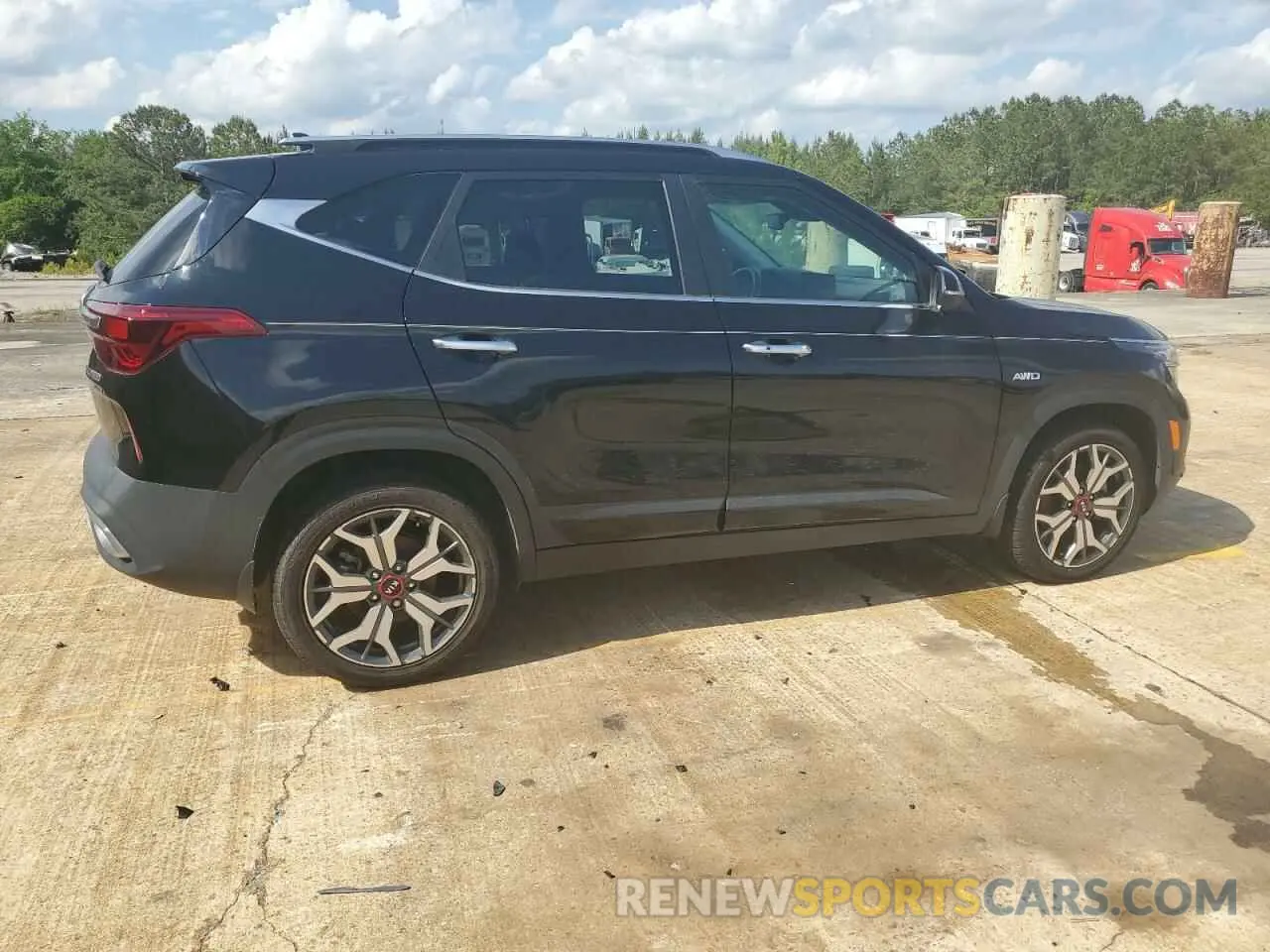 3 Photograph of a damaged car KNDETCA26M7140887 KIA SELTOS 2021