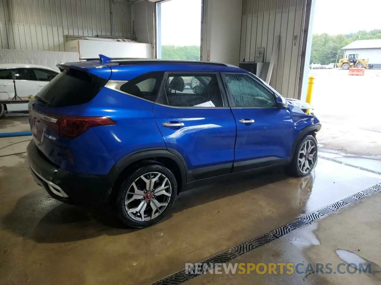 3 Photograph of a damaged car KNDETCA27M7183618 KIA SELTOS 2021