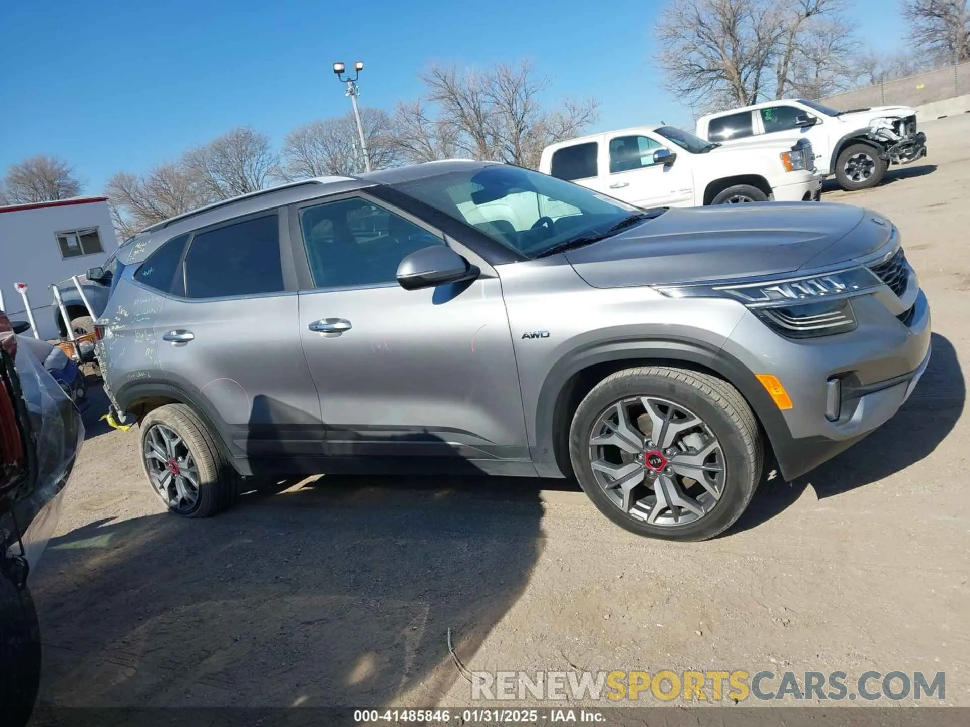 14 Photograph of a damaged car KNDETCA27M7186695 KIA SELTOS 2021