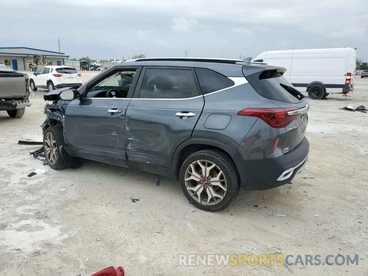2 Photograph of a damaged car KNDETCA27M7203303 KIA SELTOS 2021