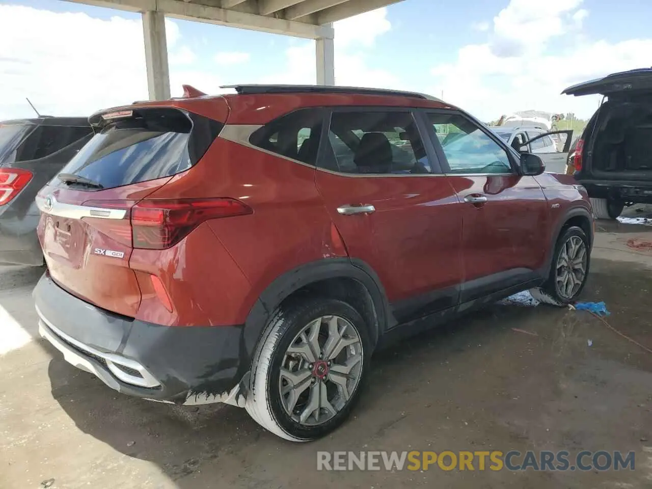 3 Photograph of a damaged car KNDETCA28M7082815 KIA SELTOS 2021