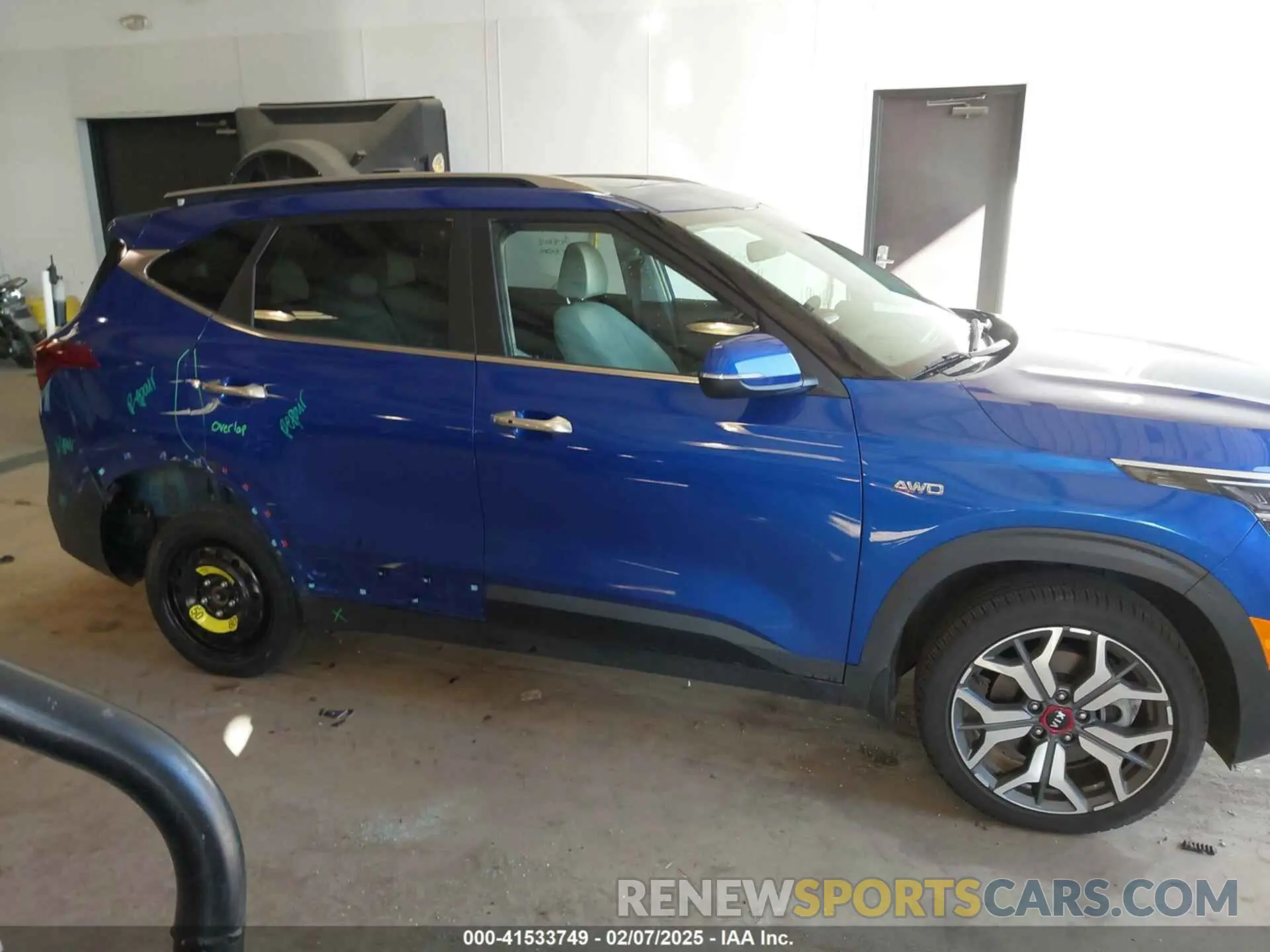 13 Photograph of a damaged car KNDETCA28M7154385 KIA SELTOS 2021