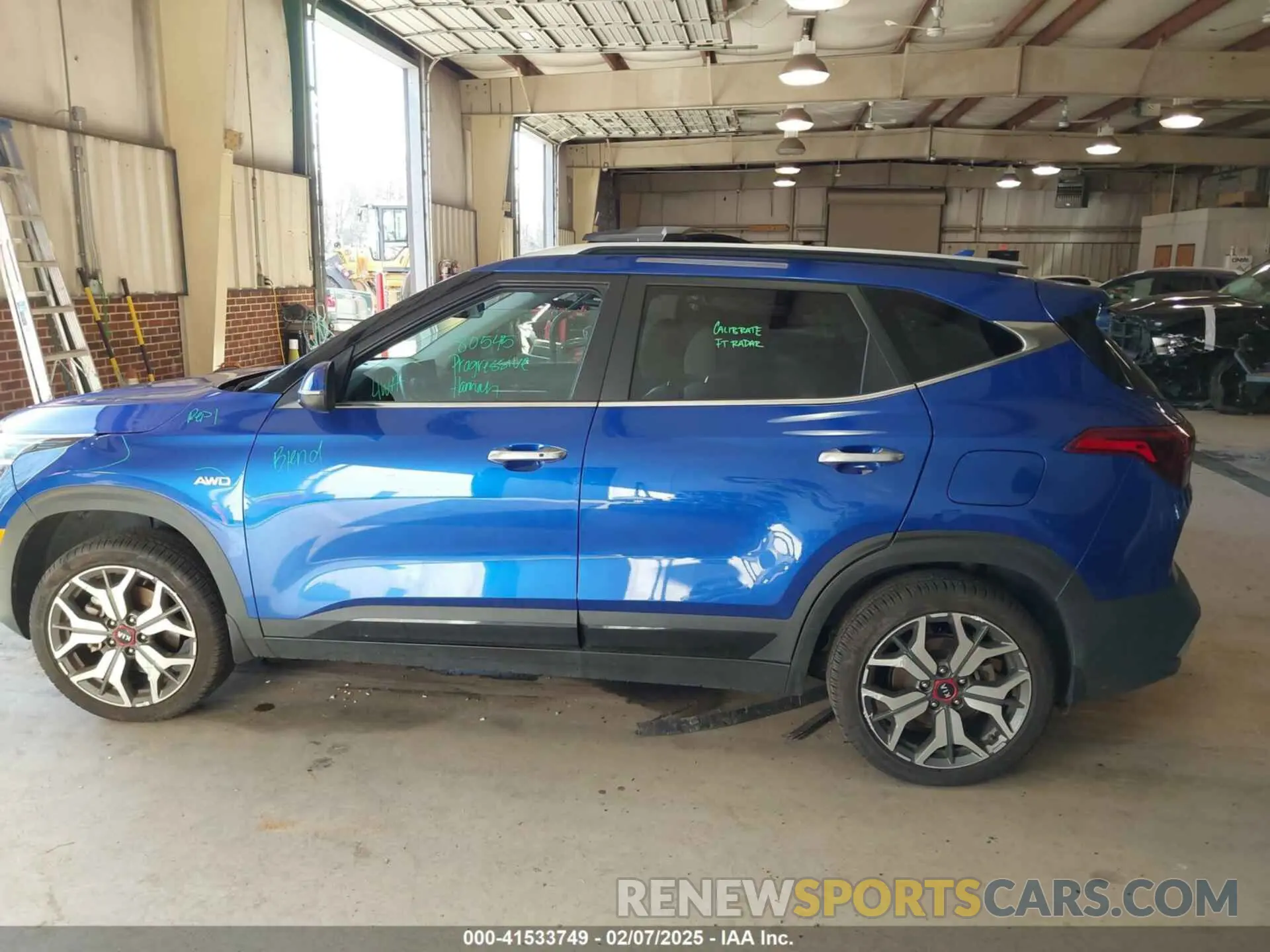14 Photograph of a damaged car KNDETCA28M7154385 KIA SELTOS 2021