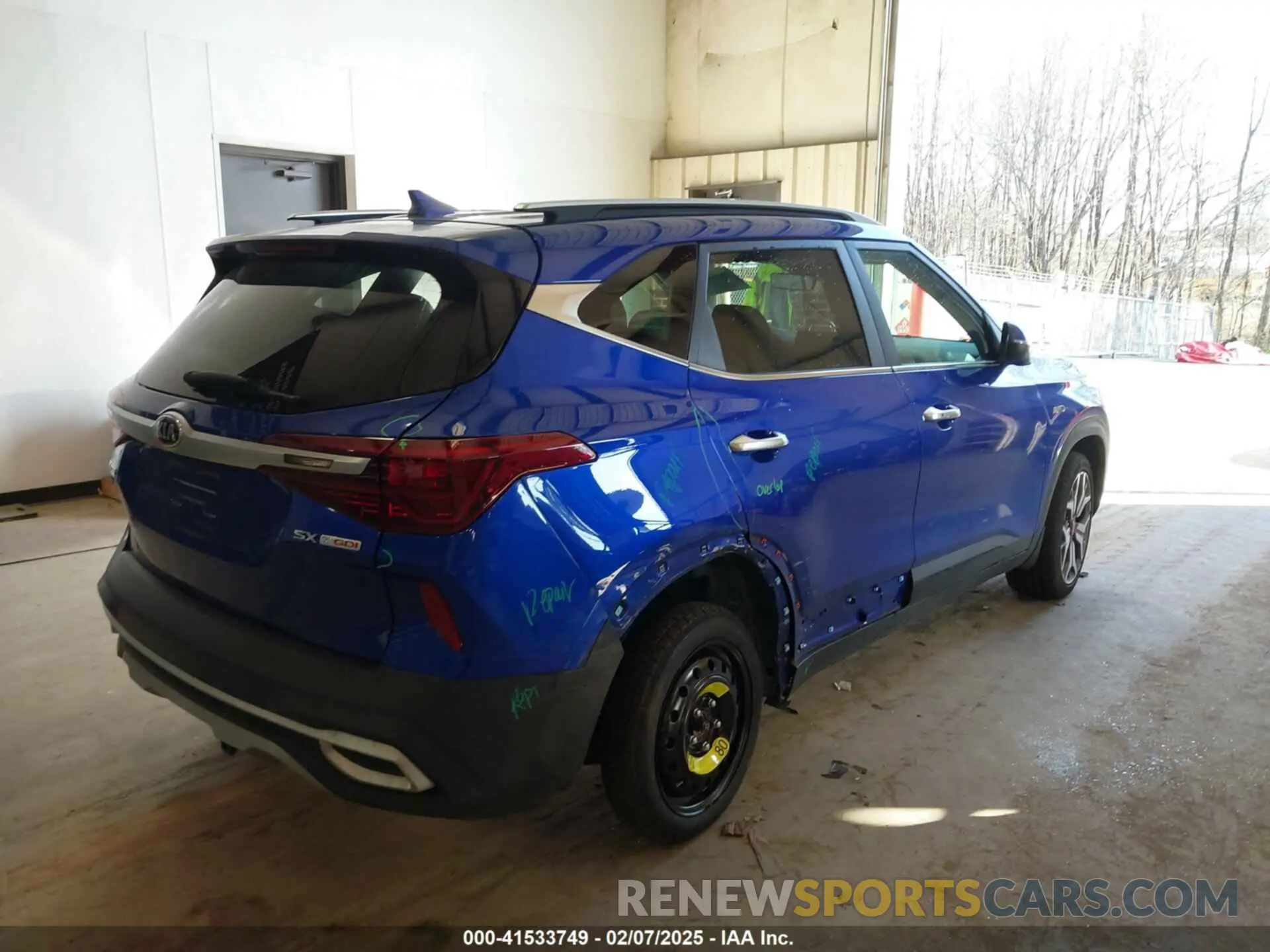 4 Photograph of a damaged car KNDETCA28M7154385 KIA SELTOS 2021