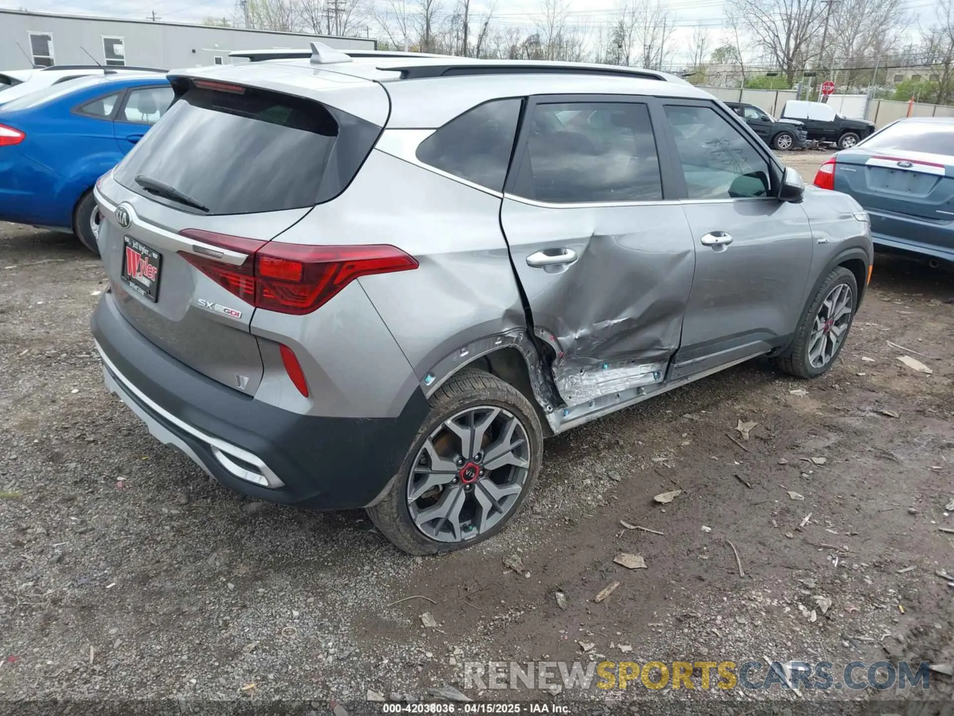 4 Photograph of a damaged car KNDETCA28M7161143 KIA SELTOS 2021