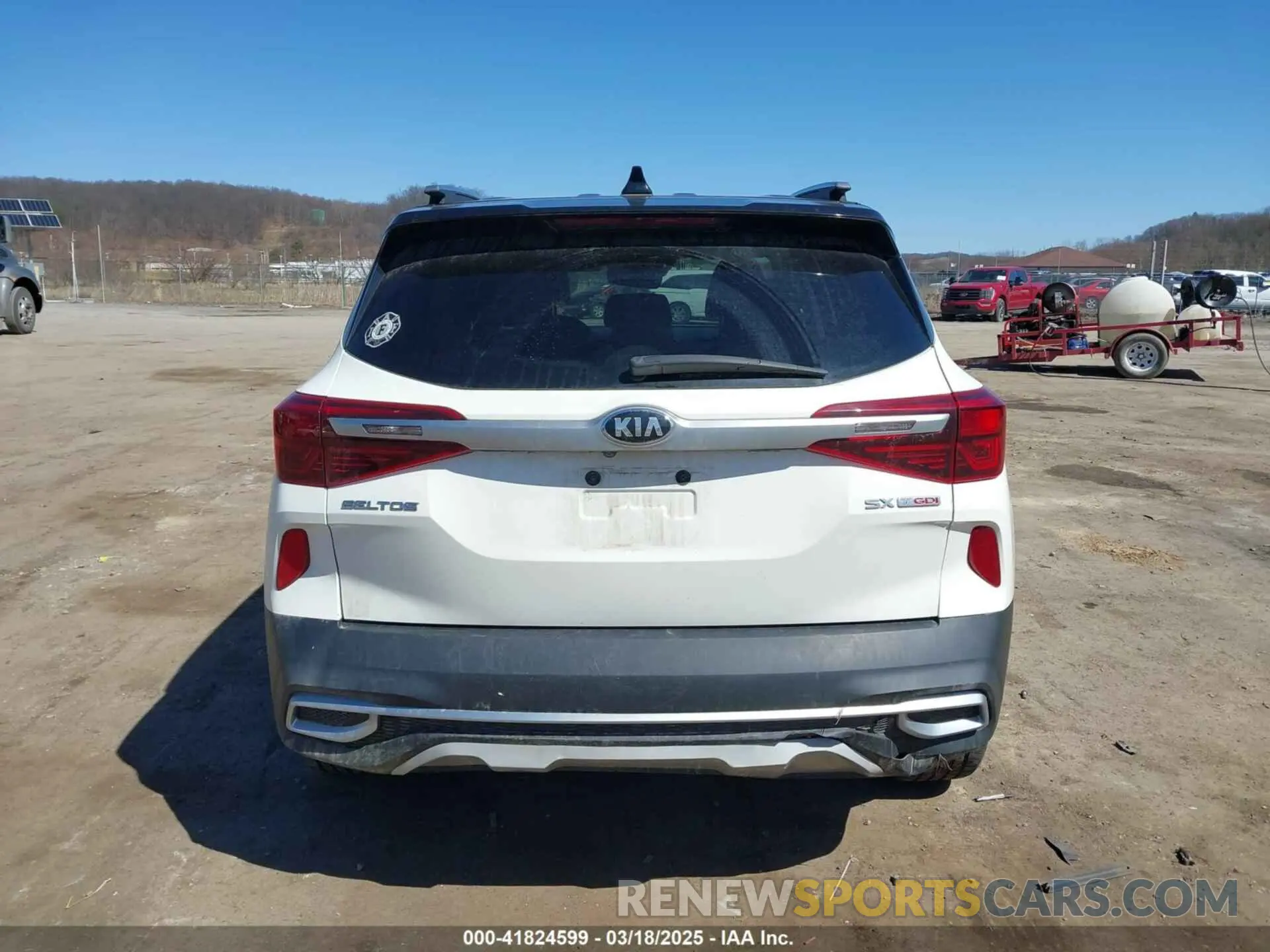 17 Photograph of a damaged car KNDETCA28M7206615 KIA SELTOS 2021