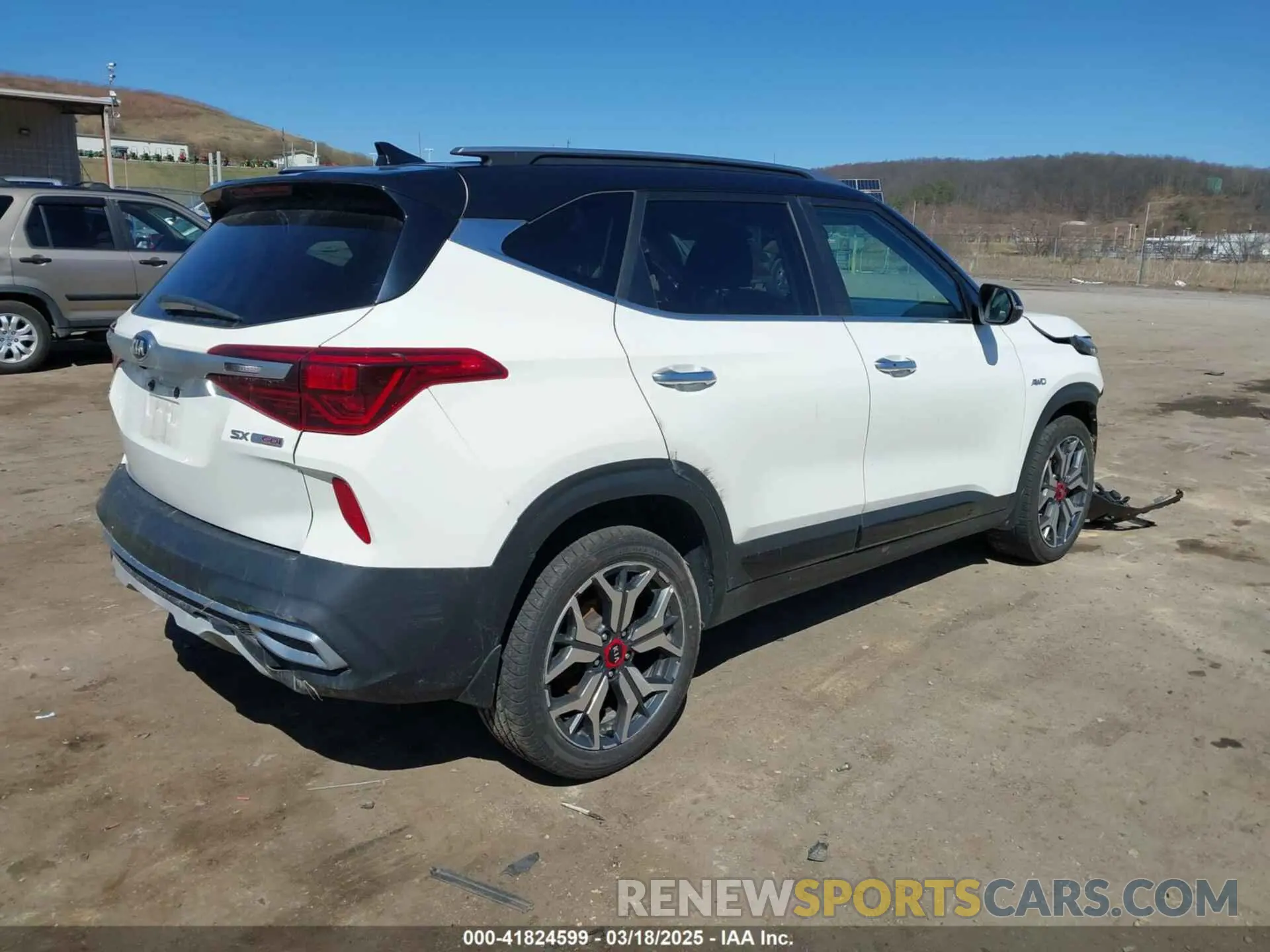 4 Photograph of a damaged car KNDETCA28M7206615 KIA SELTOS 2021