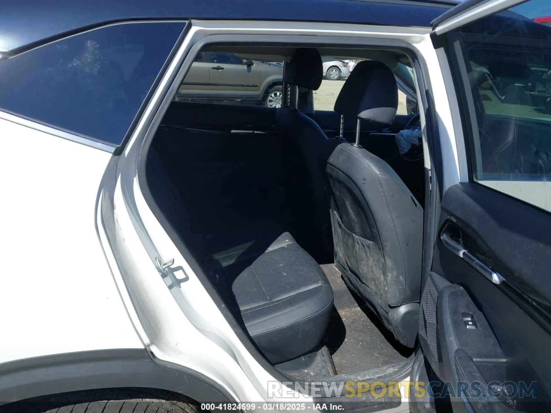 8 Photograph of a damaged car KNDETCA28M7206615 KIA SELTOS 2021