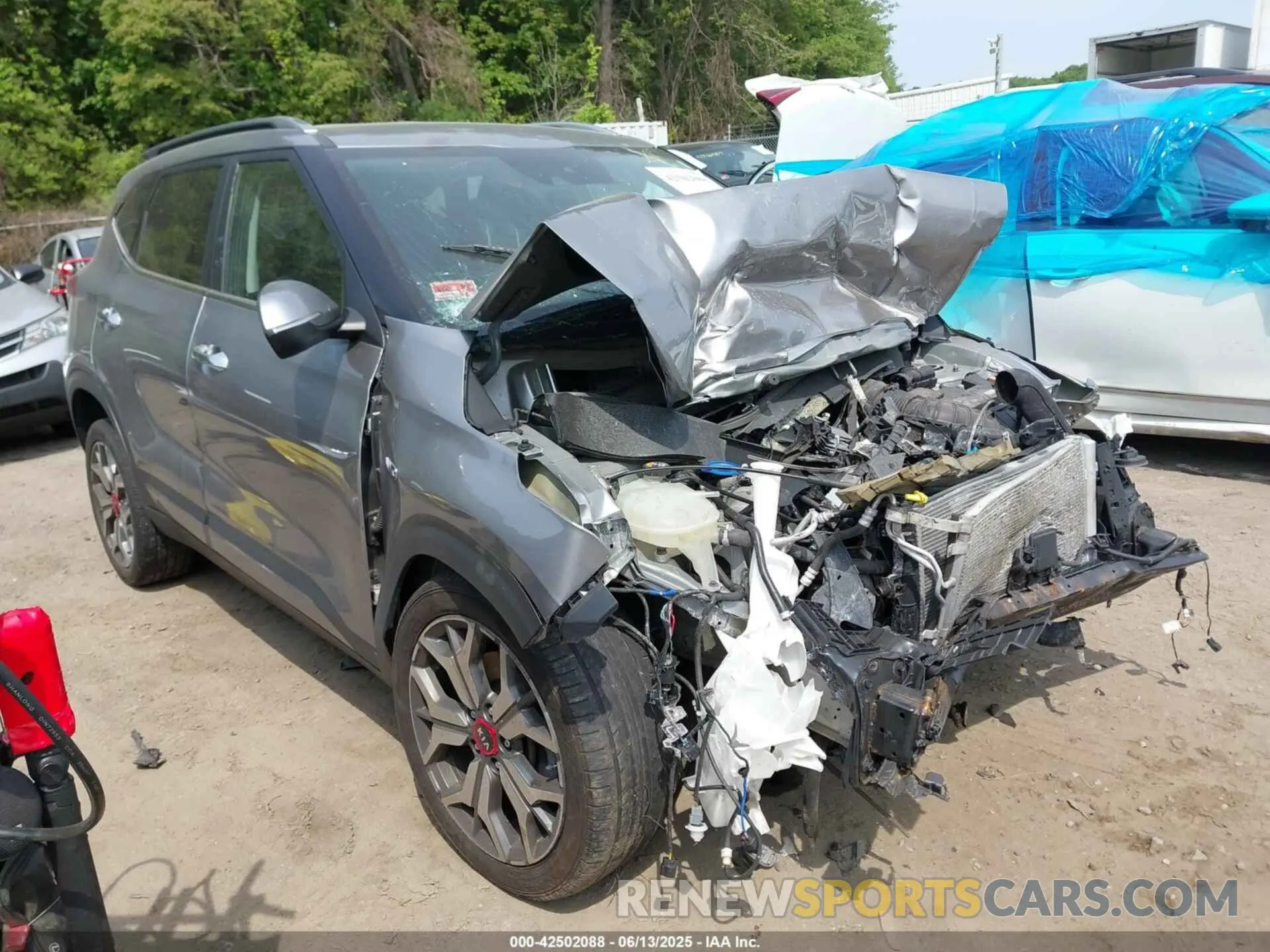 1 Photograph of a damaged car KNDETCA29M7074948 KIA SELTOS 2021