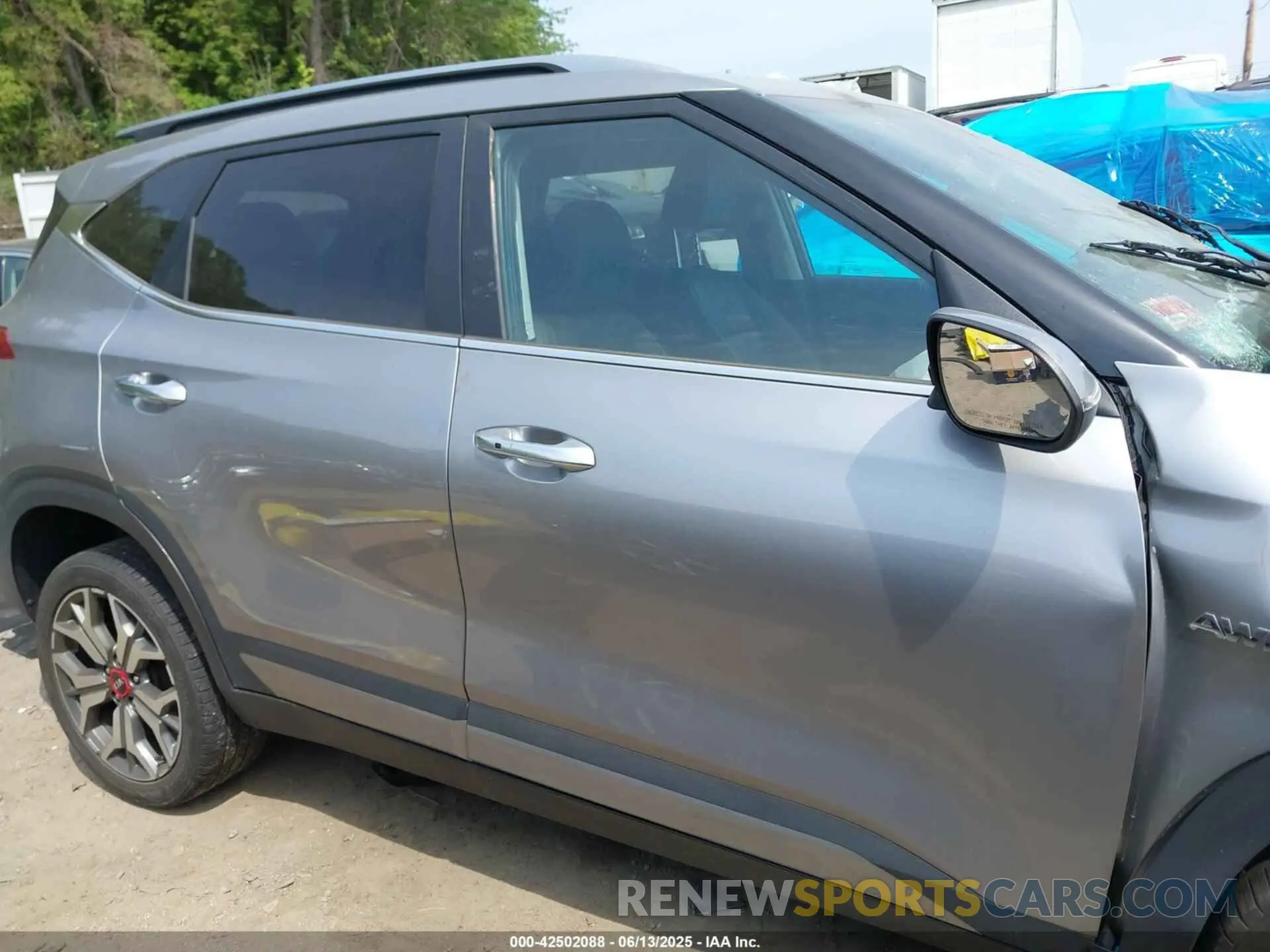 14 Photograph of a damaged car KNDETCA29M7074948 KIA SELTOS 2021