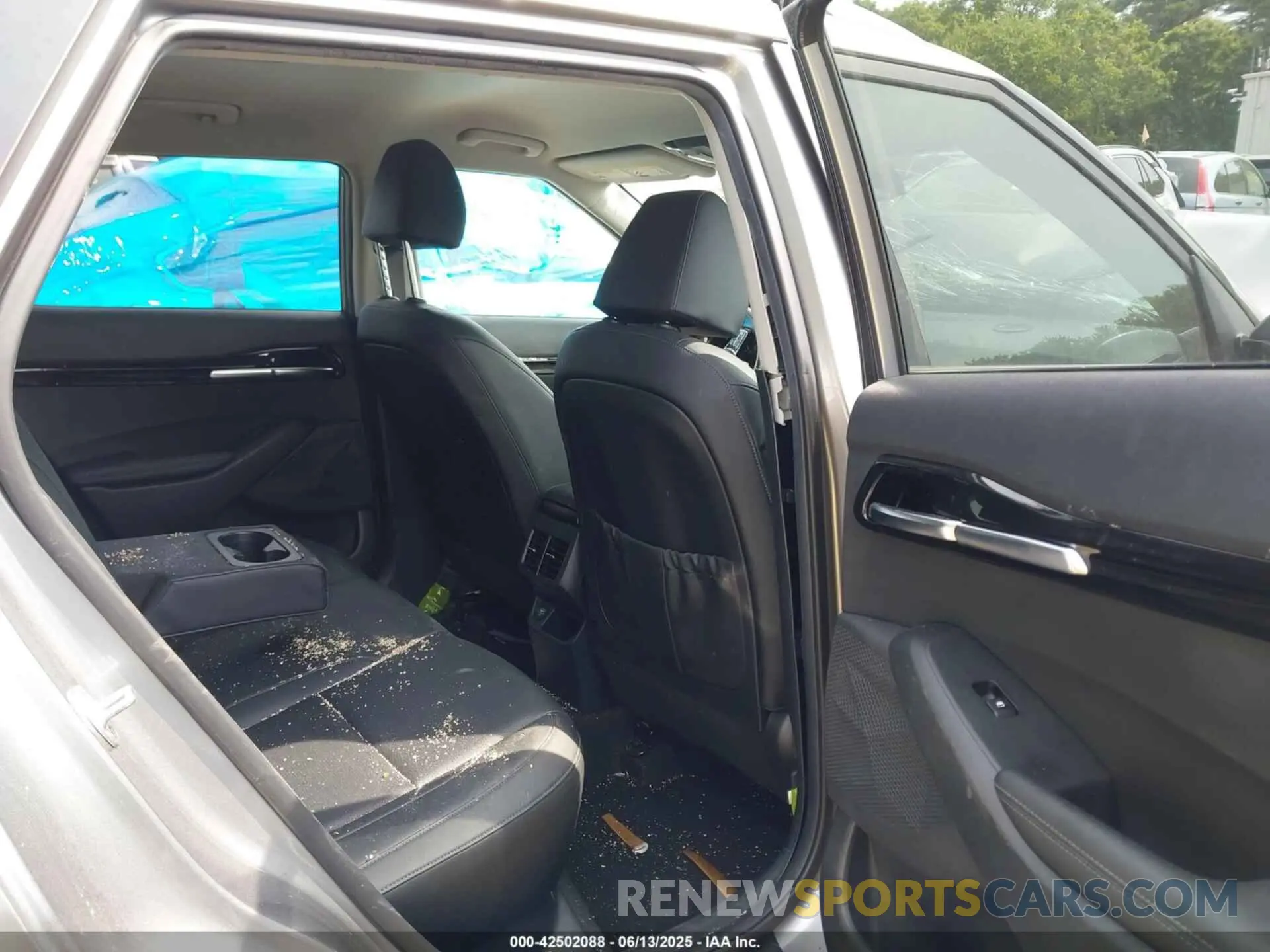 8 Photograph of a damaged car KNDETCA29M7074948 KIA SELTOS 2021