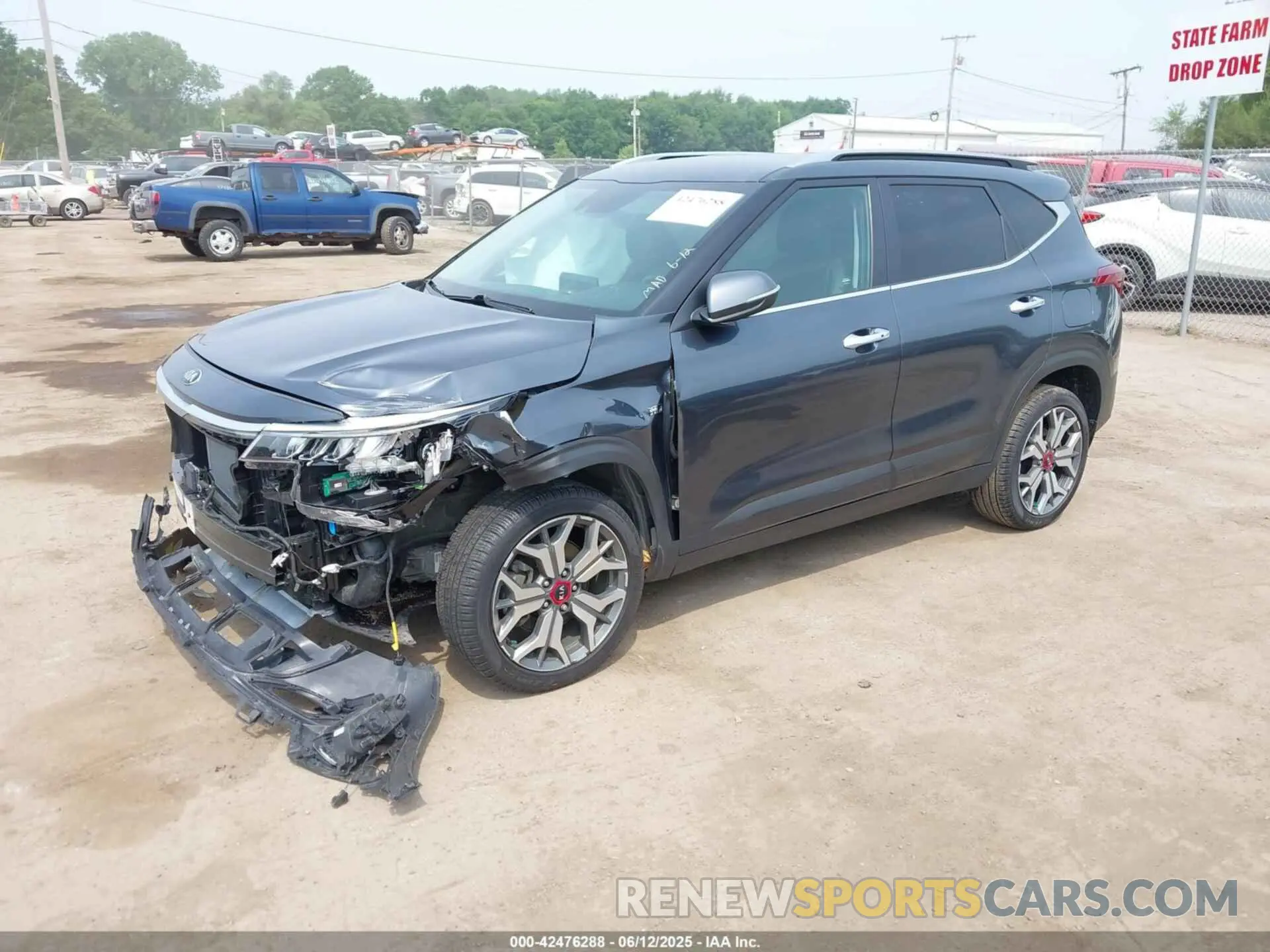 2 Photograph of a damaged car KNDETCA2XM7059200 KIA SELTOS 2021