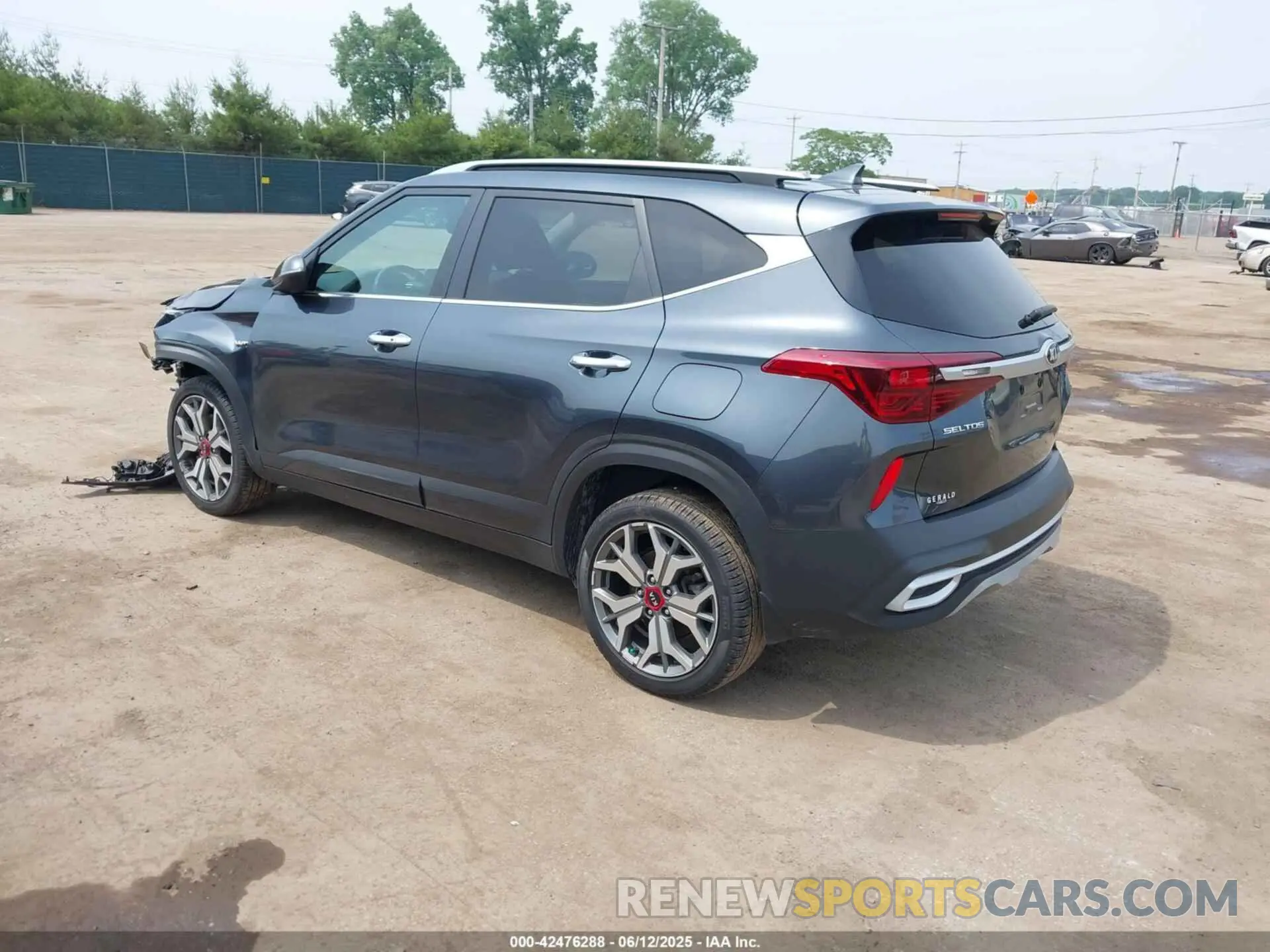 3 Photograph of a damaged car KNDETCA2XM7059200 KIA SELTOS 2021