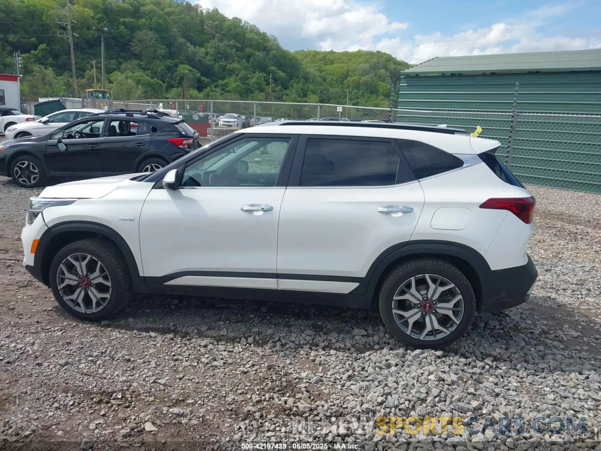 15 Photograph of a damaged car KNDETCA2XM7111926 KIA SELTOS 2021