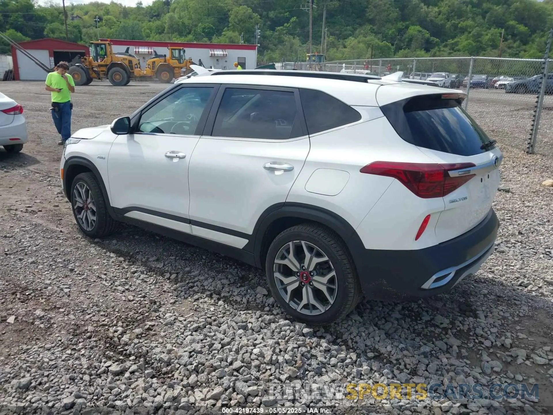 3 Photograph of a damaged car KNDETCA2XM7111926 KIA SELTOS 2021