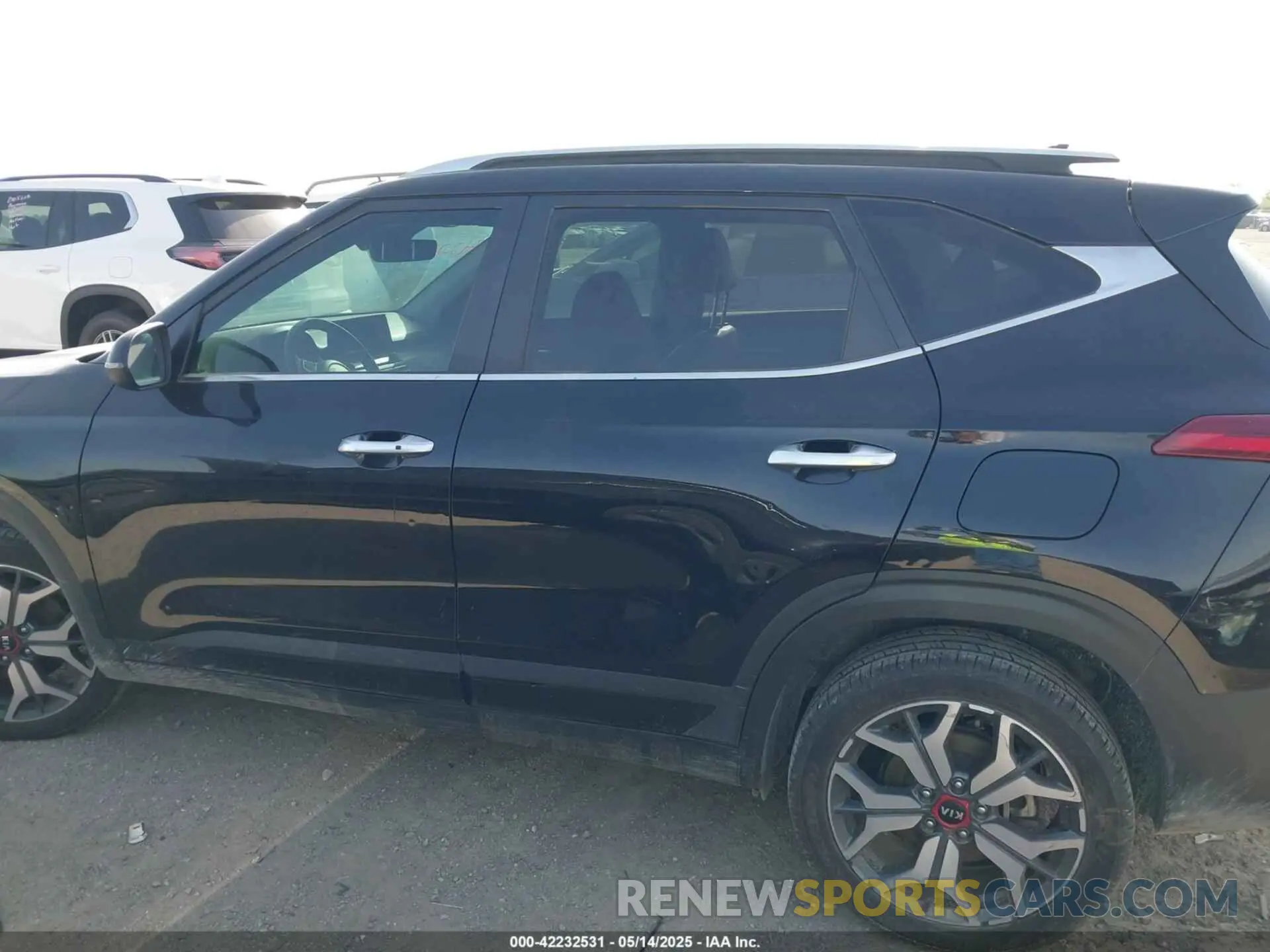 14 Photograph of a damaged car KNDETCA2XM7204218 KIA SELTOS 2021