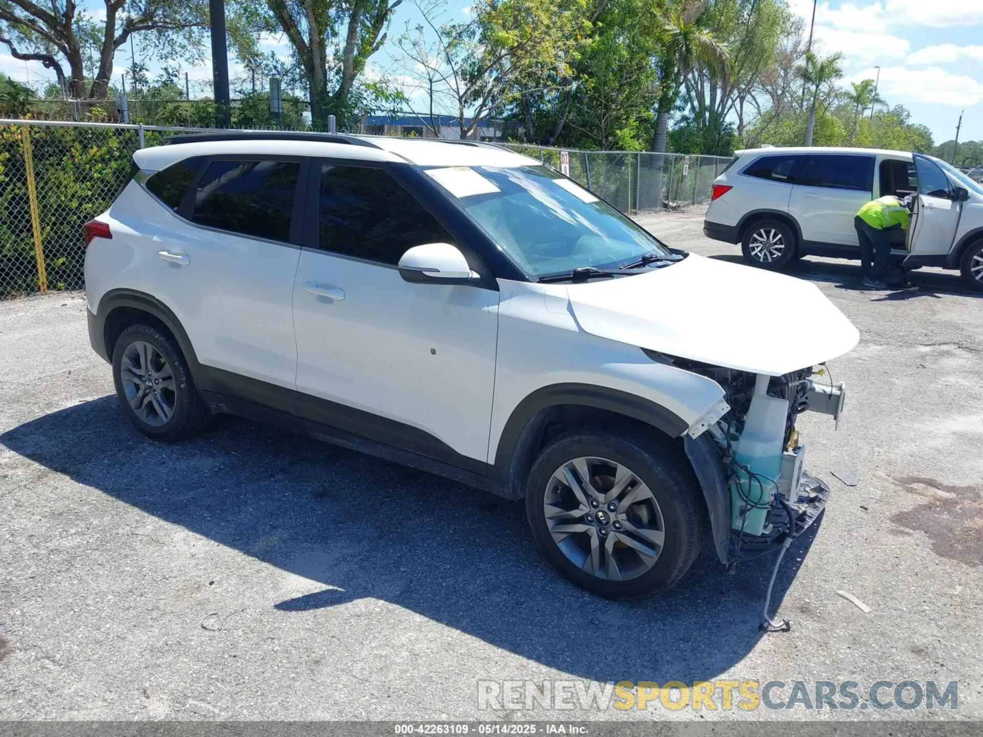 1 Photograph of a damaged car KNDEU2AA0M7096979 KIA SELTOS 2021
