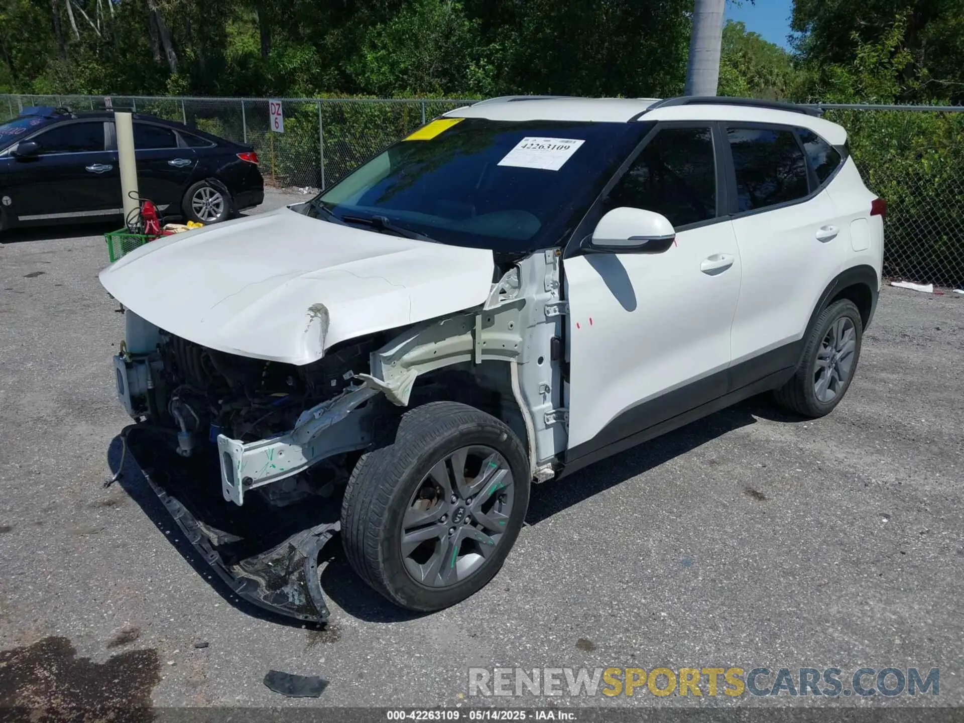 2 Photograph of a damaged car KNDEU2AA0M7096979 KIA SELTOS 2021