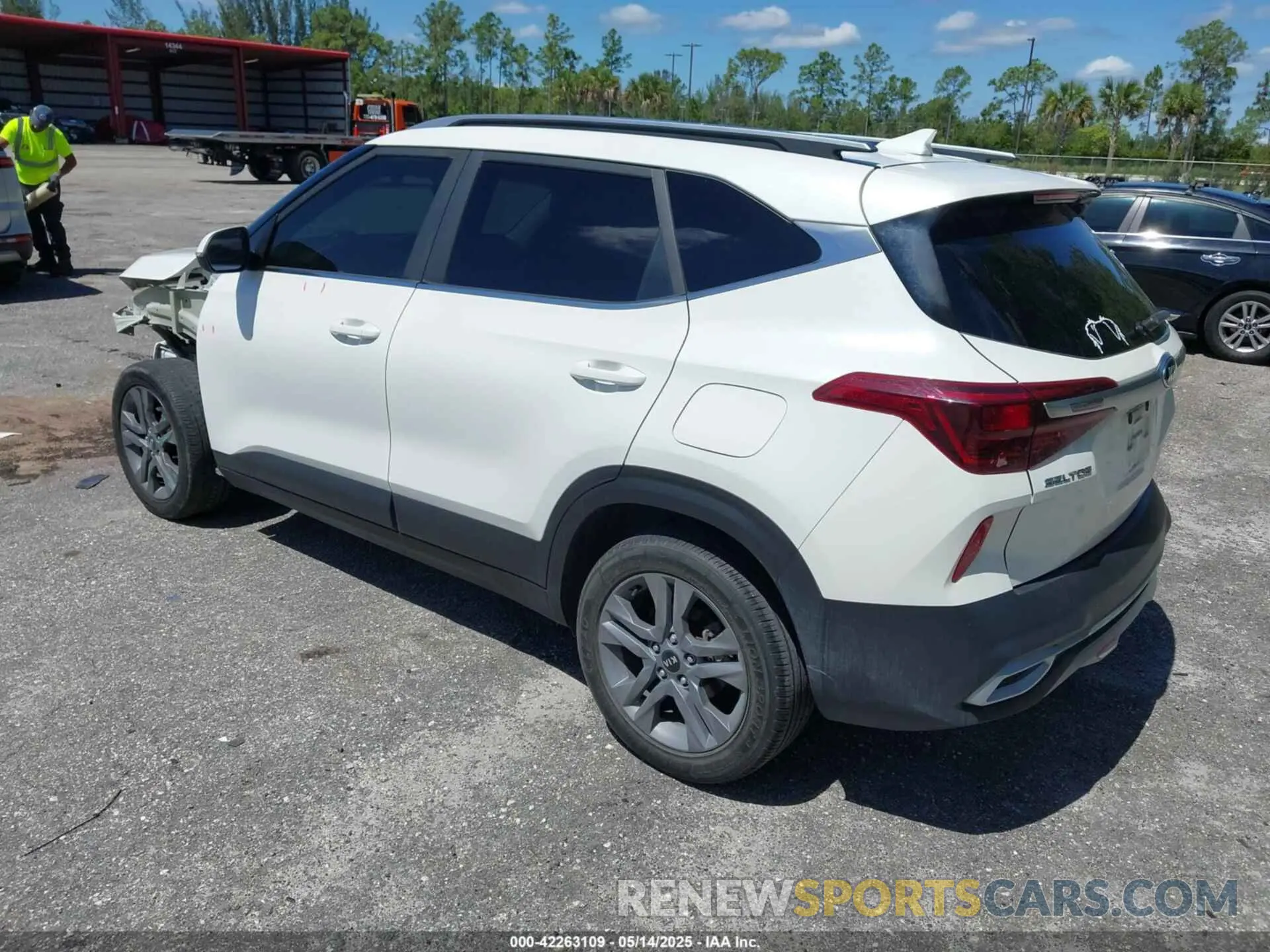 3 Photograph of a damaged car KNDEU2AA0M7096979 KIA SELTOS 2021